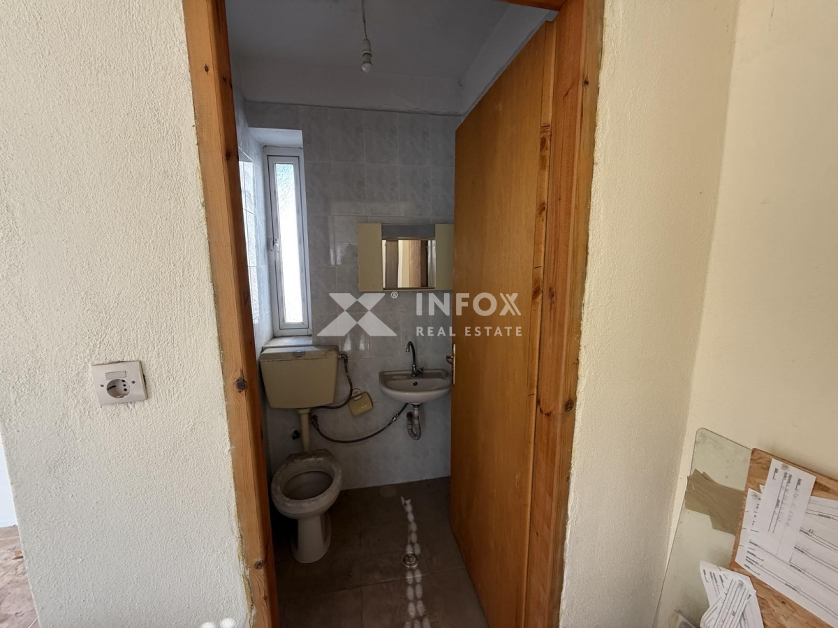 Πωλείται-Κτίριο-Επαγγελματικό-250.00-τ.μ.