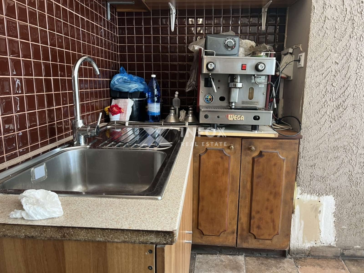 Издаје-се-Biznis-70.00-m².