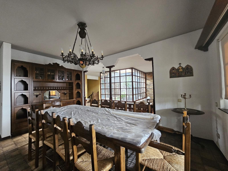 Zu-verkaufen-Wohnung-400.00-qm.